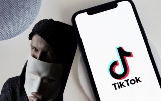 Amennyire népszerű, annyira veszélyes a TikTok – interjú Dr. Baracsi Katalin internetjogásszal